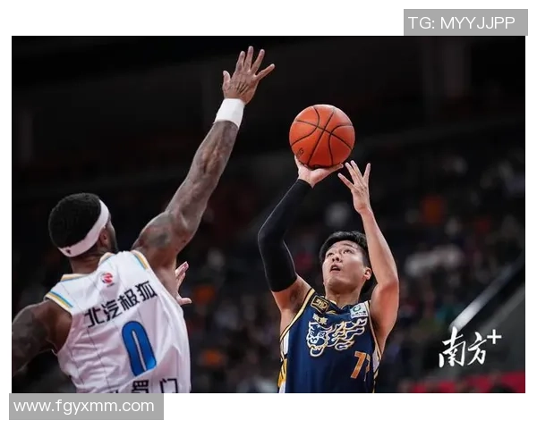 2013年CBA季后赛广东队与北京队激战回顾及精彩瞬间分析