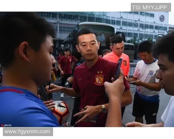 上海上与广州恒大激战正酣谁能在这场对决中笑到最后 上海上与广州恒大激战正酣谁能在这场对决中笑到最后