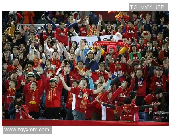 巴萨与恒大激战全场回顾球迷热情高涨精彩瞬间不容错过