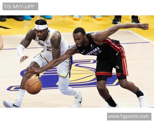 骑士队与湖人队激战正酣谁将赢得这场巅峰对决的胜利 骑士队与湖人队激战正酣谁将赢得这场巅峰对决的胜利